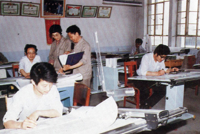 從1984年第一季度到抓管理上登記全面提高企業素質驗收前,采取分線檢查、總結成績、找出差距、提出措施、限期整改的方法,使各項工作在整頓中鞏固提高,在鞏固提高中進行再整頓,再提高。