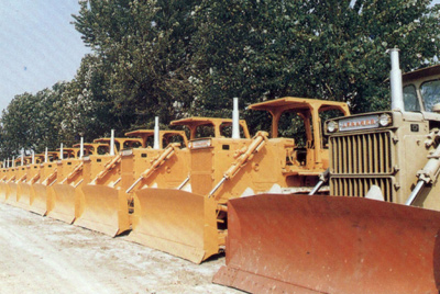 產品整裝待發。自1984年對銷售實行了承包責任制,調動了職工的積極性,增強了責任感,從而改變了過去等、靠、要的被動局面。