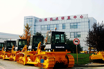 2009年,山推研發中心被國家人事部批準設立博士后科研工作站,同年召開首屆科技創新大會。